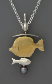 Red Sea, tiny fish pendant in silver and gold 3